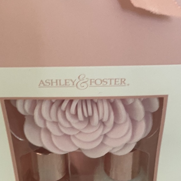 Pink and White Body Lotion Set Ashley and foster - Picture 2 of 5